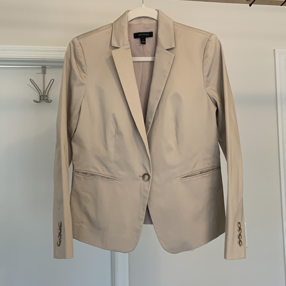 Ann Taylor Cotton Satin Blazer. Size 4!